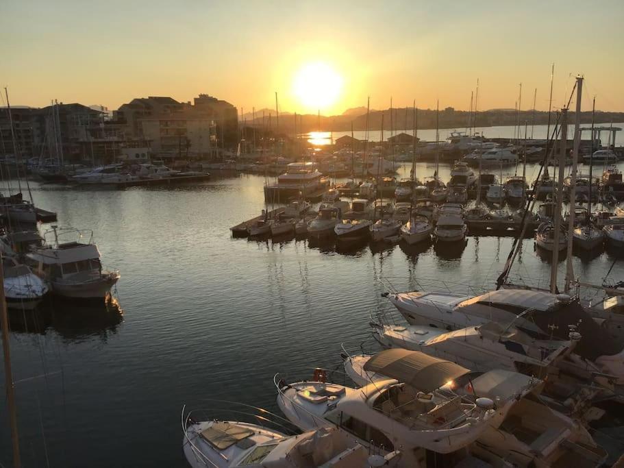 Port Frejus Cap Hermes Vue Mer Et Port Pieds Dans L'Eau Piscine Pkg Buitenkant foto